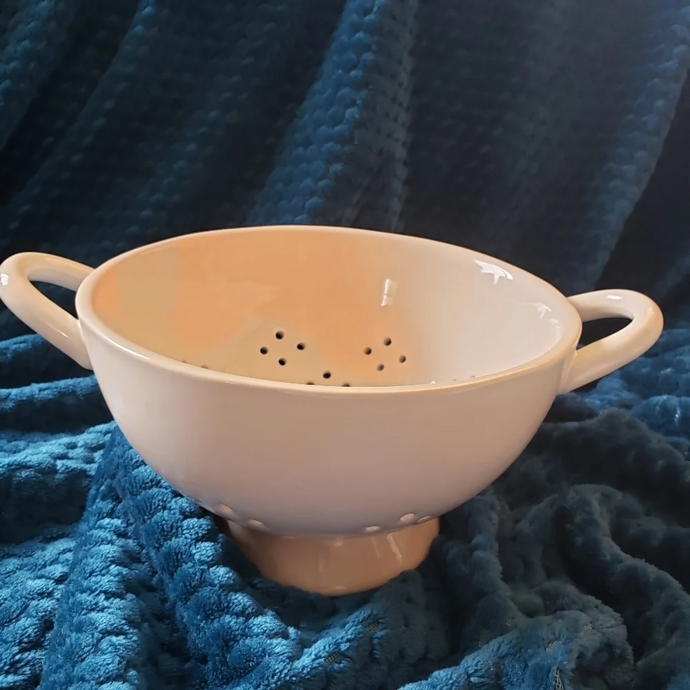 Rae Dunn organic colander new